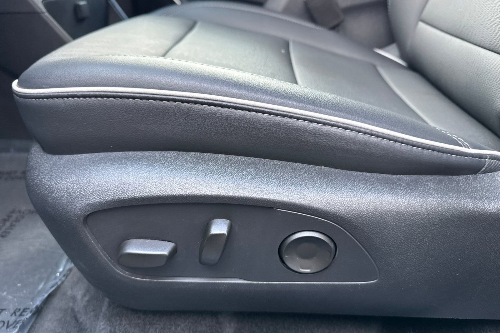 Used 2025 Buick Enclave Preferred FWD image 12