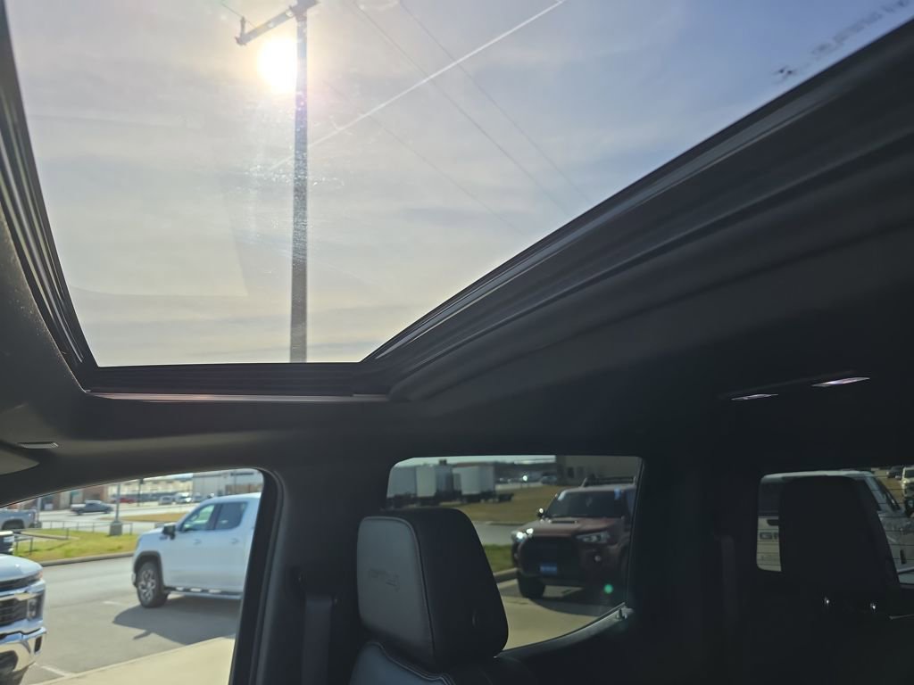 Used 2022 GMC Sierra 1500 AT4 w/ AT4 Premium Package image 11