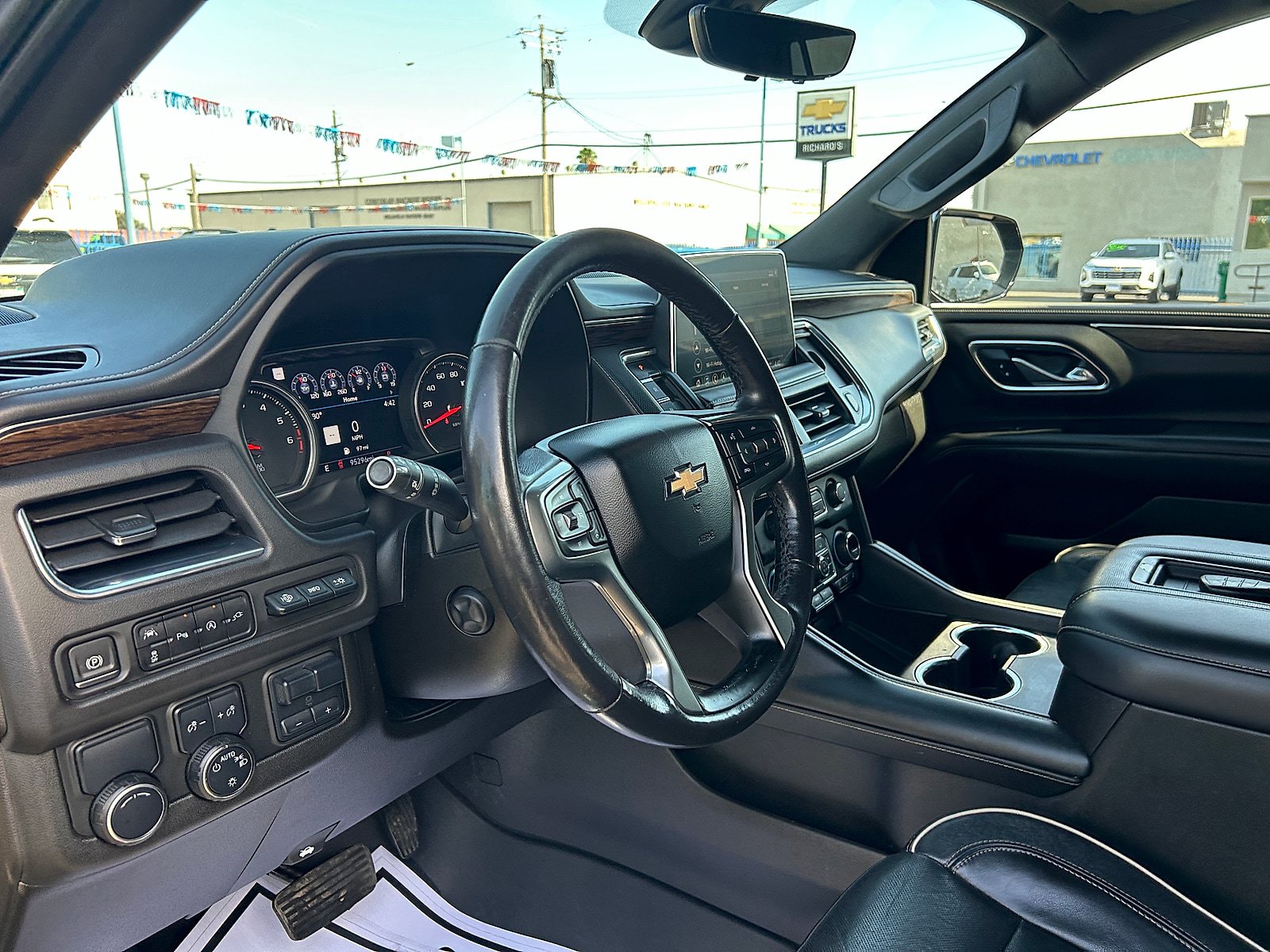 Used 2021 Chevrolet Tahoe Premier w/ Premium Package RWD image 9