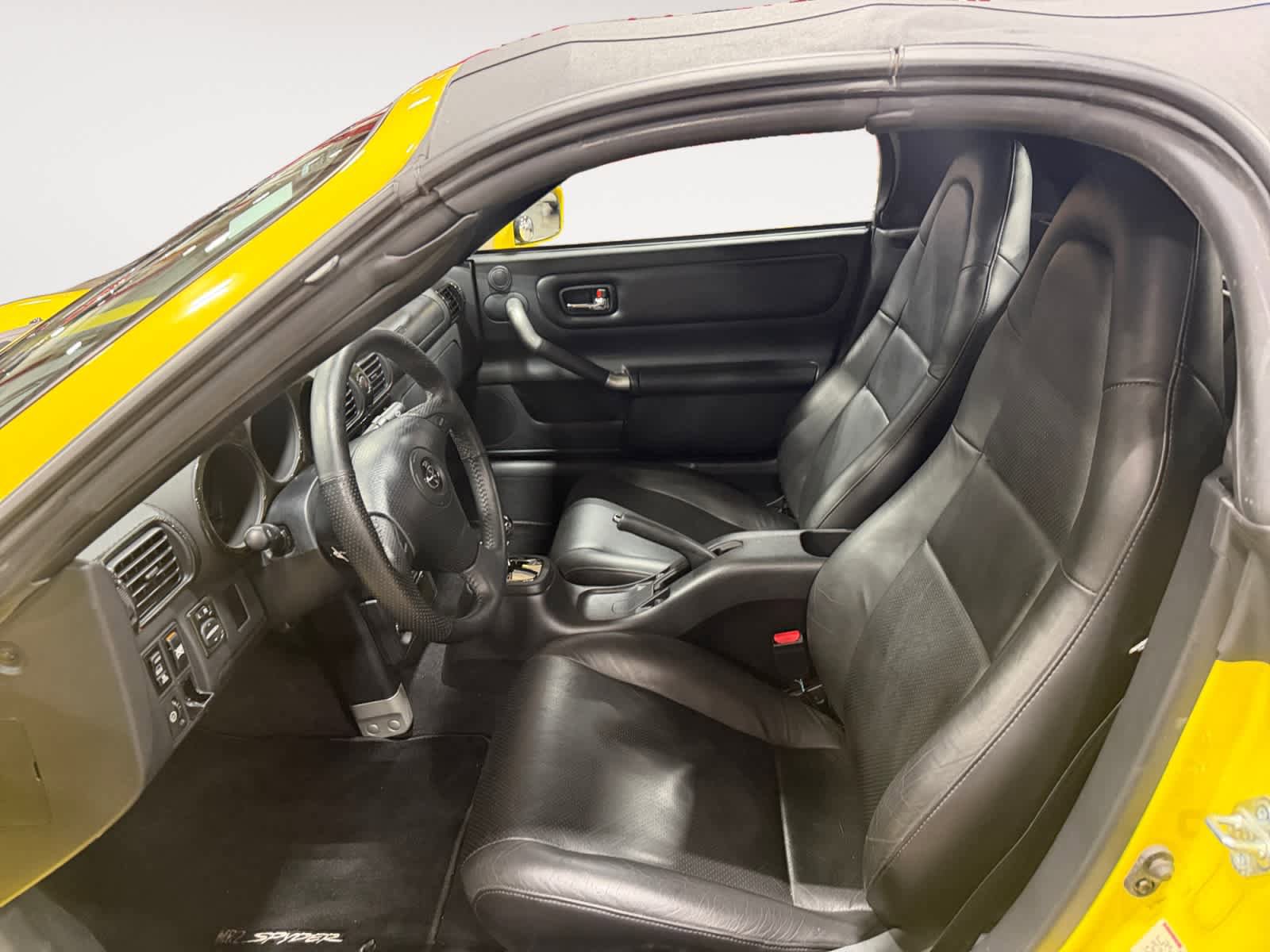 Used 2002 Toyota MR2 RWD image 10