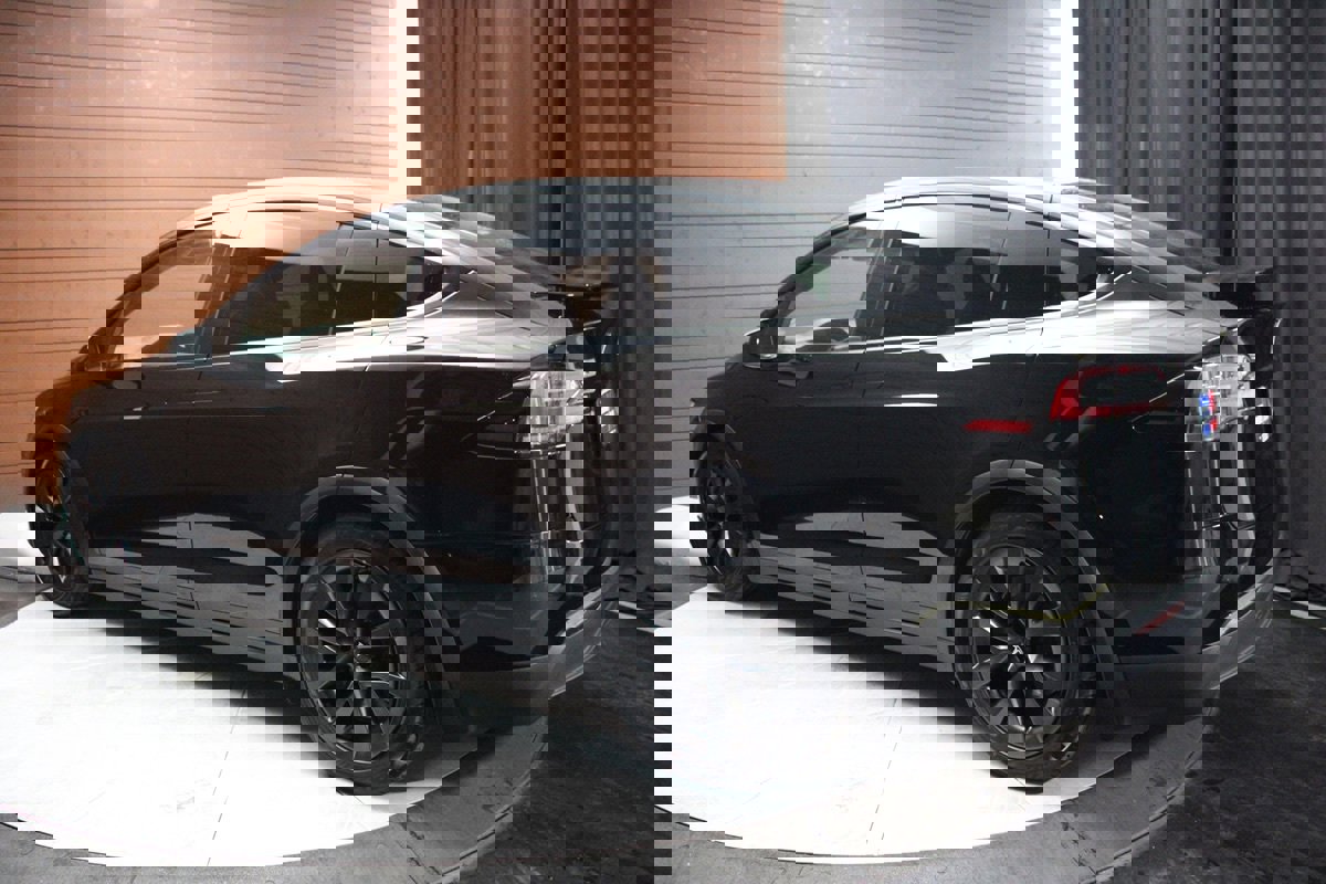 Used 2023 Tesla Model X image 9