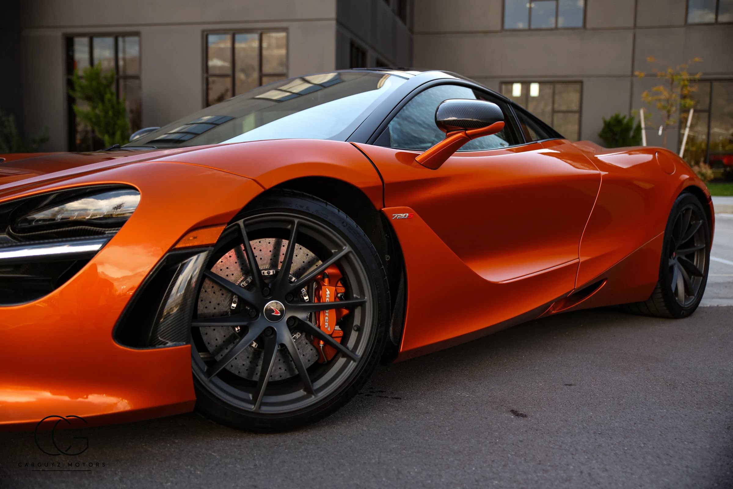 Used 2018 McLaren 720S RWD image 3