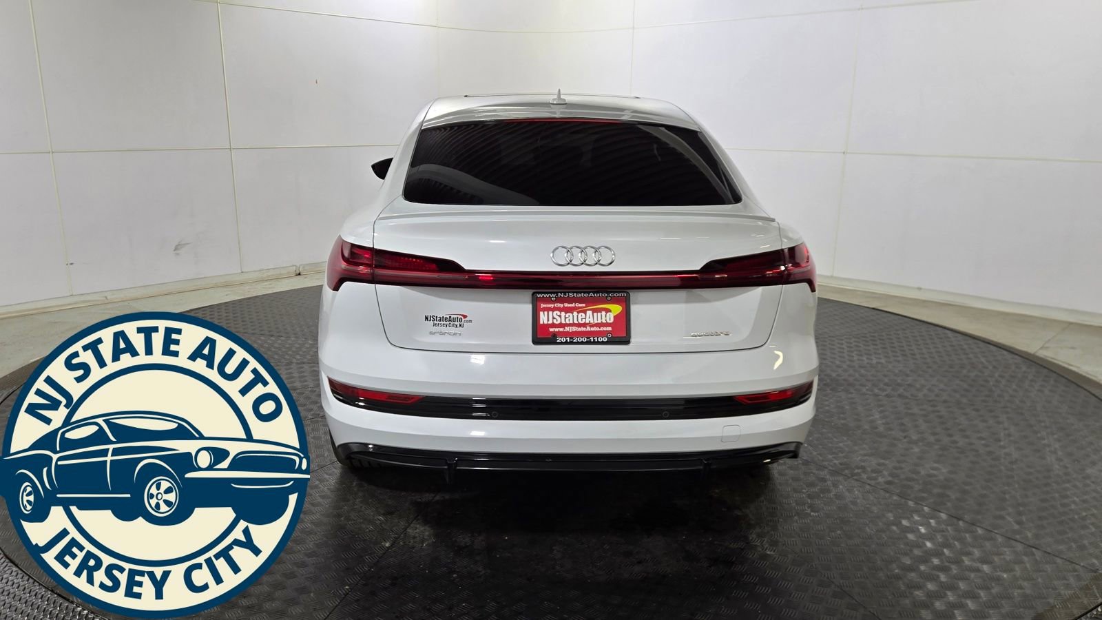 Used 2022 Audi e-tron Premium w/ Convenience Plus Package image 9