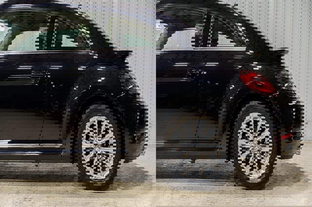 Used 2018 Volkswagen Beetle 2.0T SE image 4