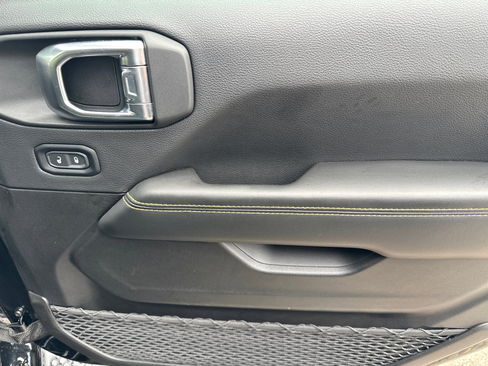 Used 2025 Jeep Wrangler Sahara image 14