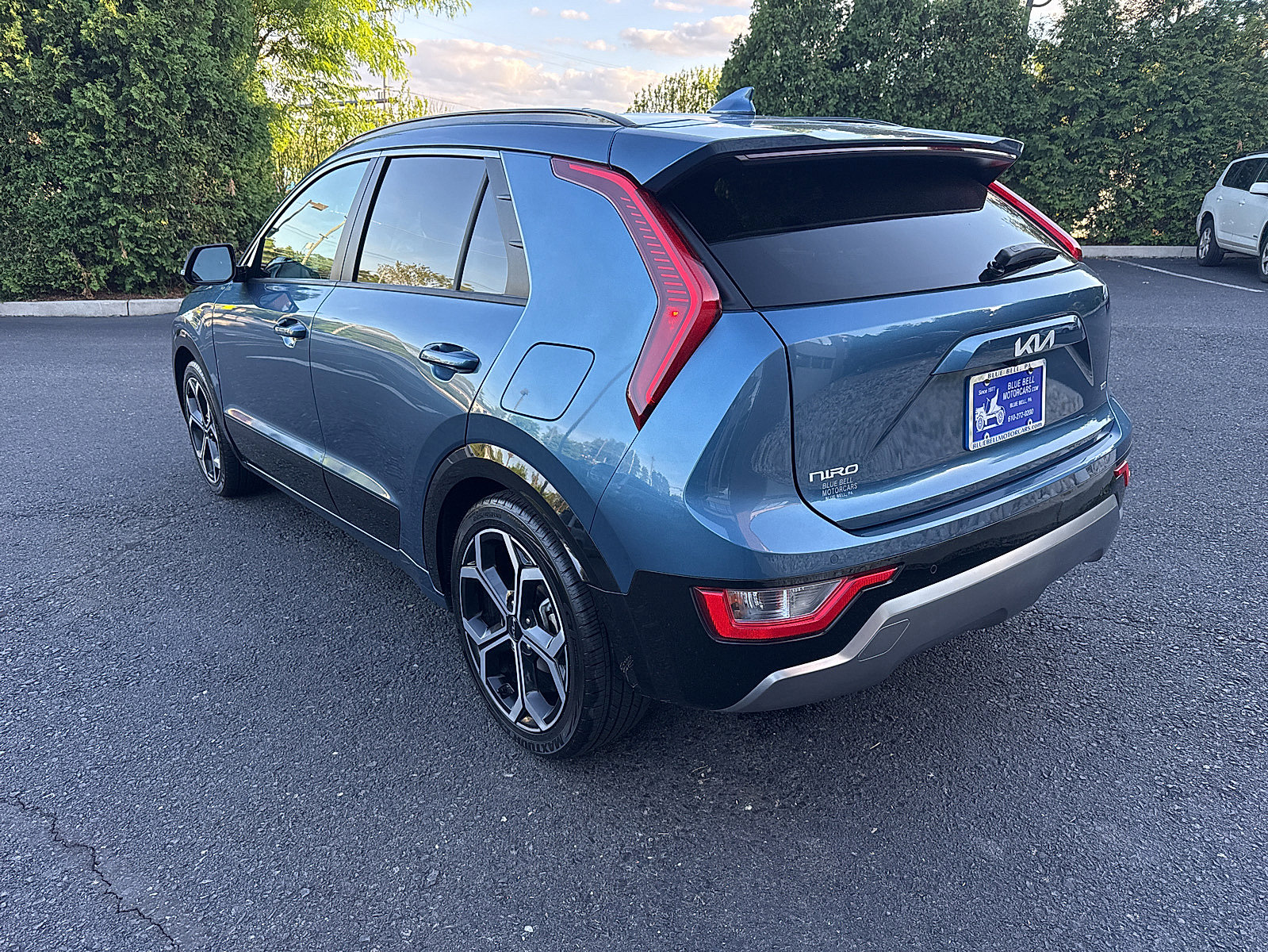 Used 2023 Kia Niro EX Touring FWD image 10