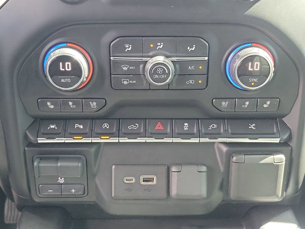 Used 2020 Chevrolet Silverado 1500 High Country w/ Technology Package image 28