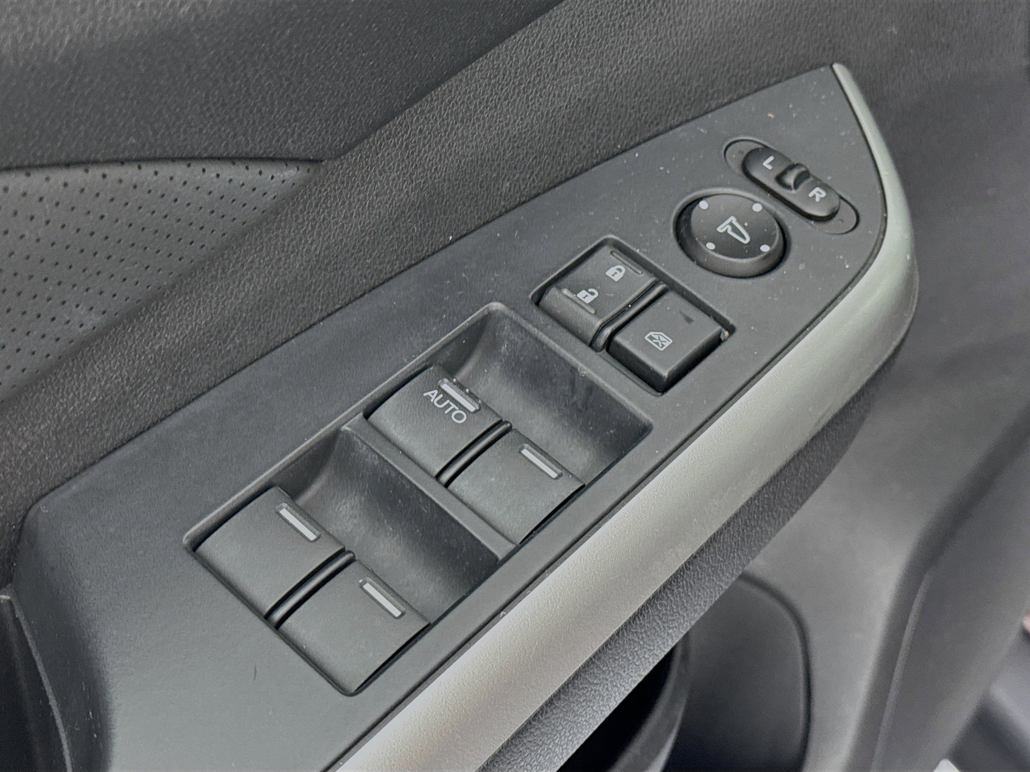 Used 2015 Honda CR-V EX-L image 18