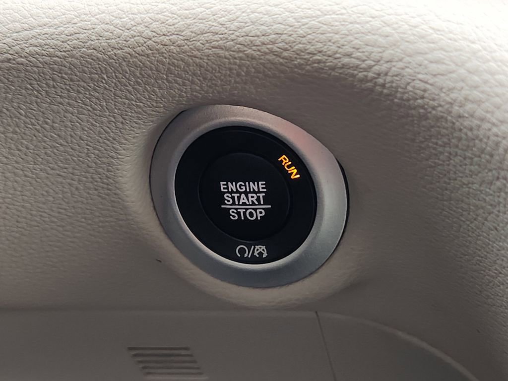 Used 2024 Chrysler Pacifica Limited image 27