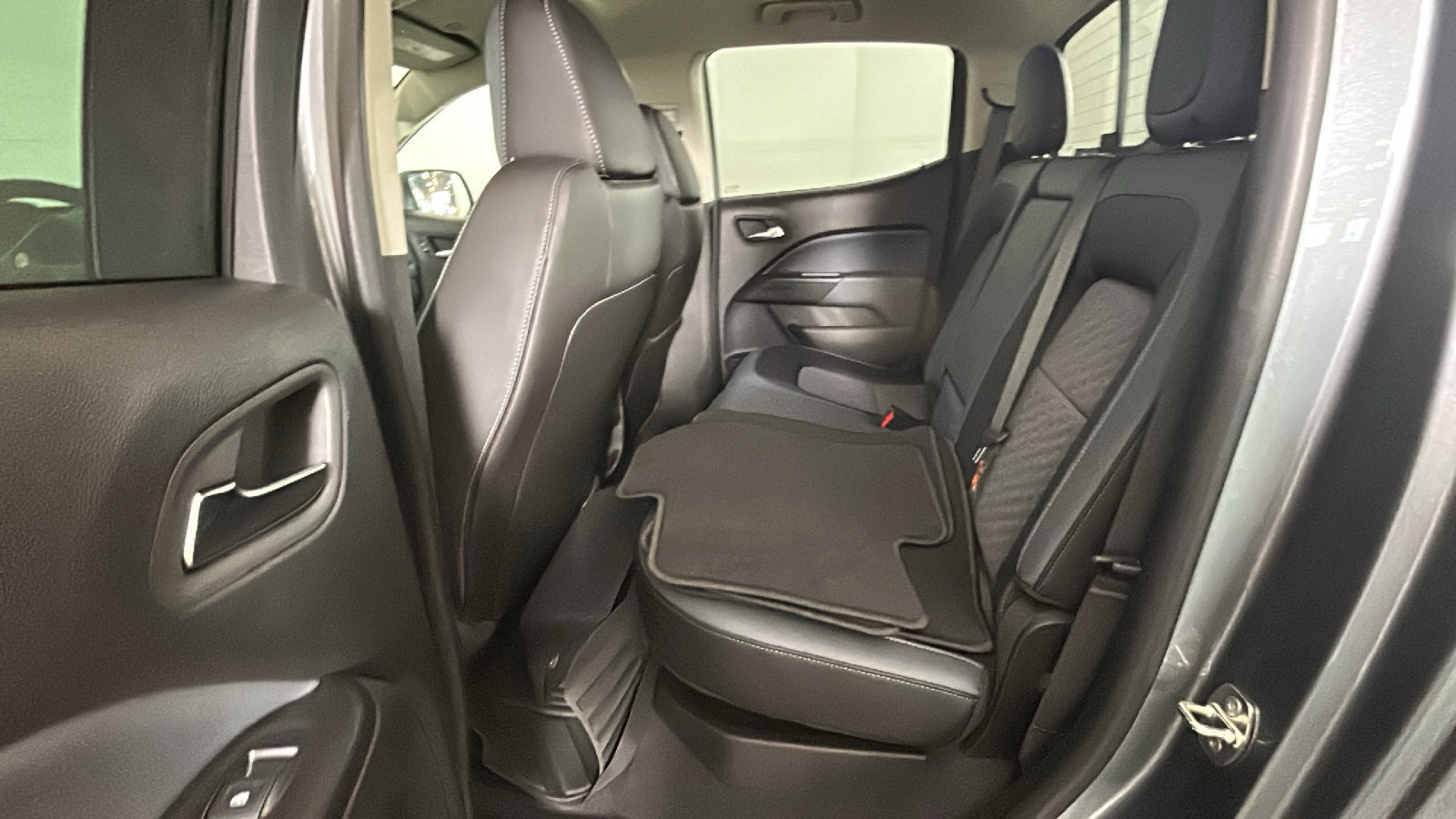 Used 2019 Chevrolet Colorado Z71 AWD/4WD image 31