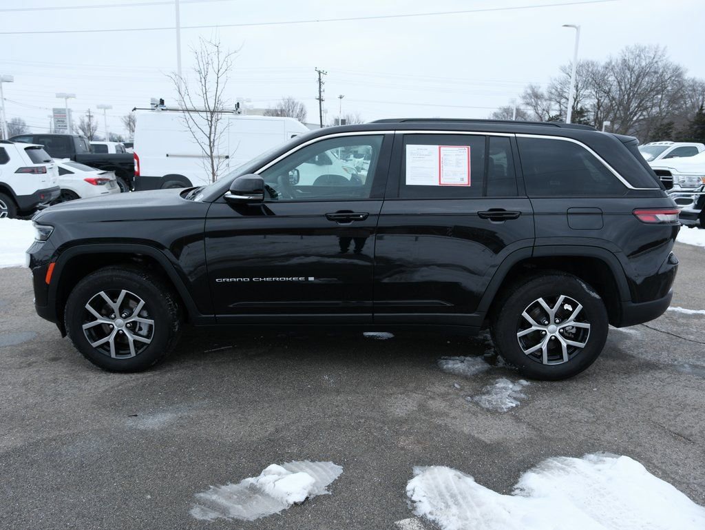 Used 2024 Jeep Grand Cherokee Limited image 10