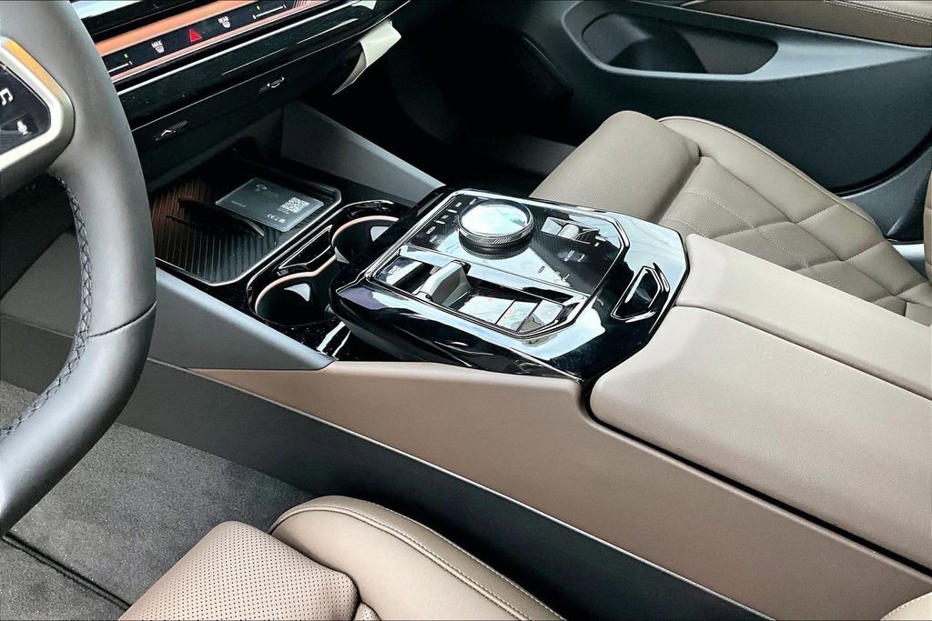 New 2026 BMW 550e xDrive image 7
