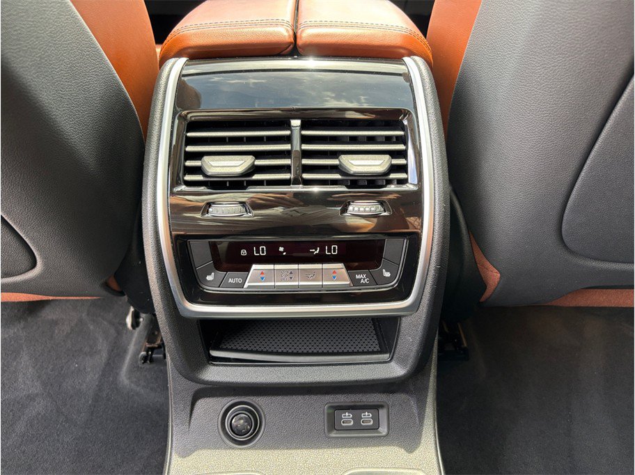 Used 2019 BMW X7 xDrive50i w/ Premium Package AWD/4WD image 45