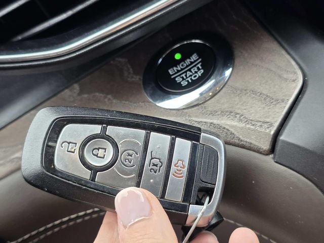 Used 2020 Ford Explorer Platinum w/ Premium Technology Package AWD/4WD image 18