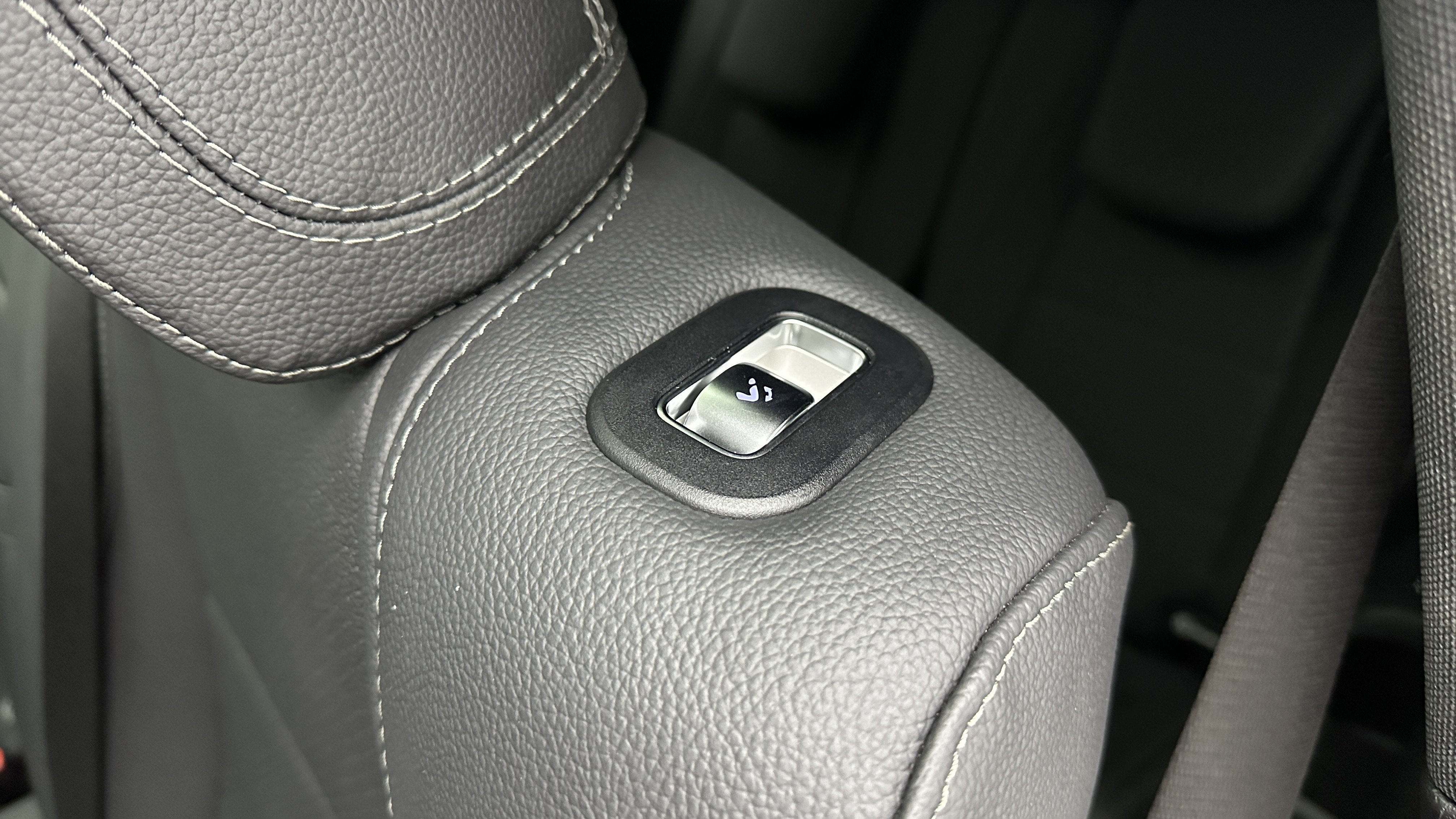 Used 2024 Mercedes-Benz GLS 450 4MATIC image 27