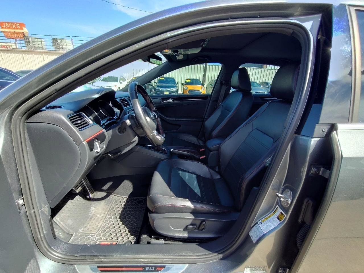 Used 2017 Volkswagen Jetta GLI FWD image 11