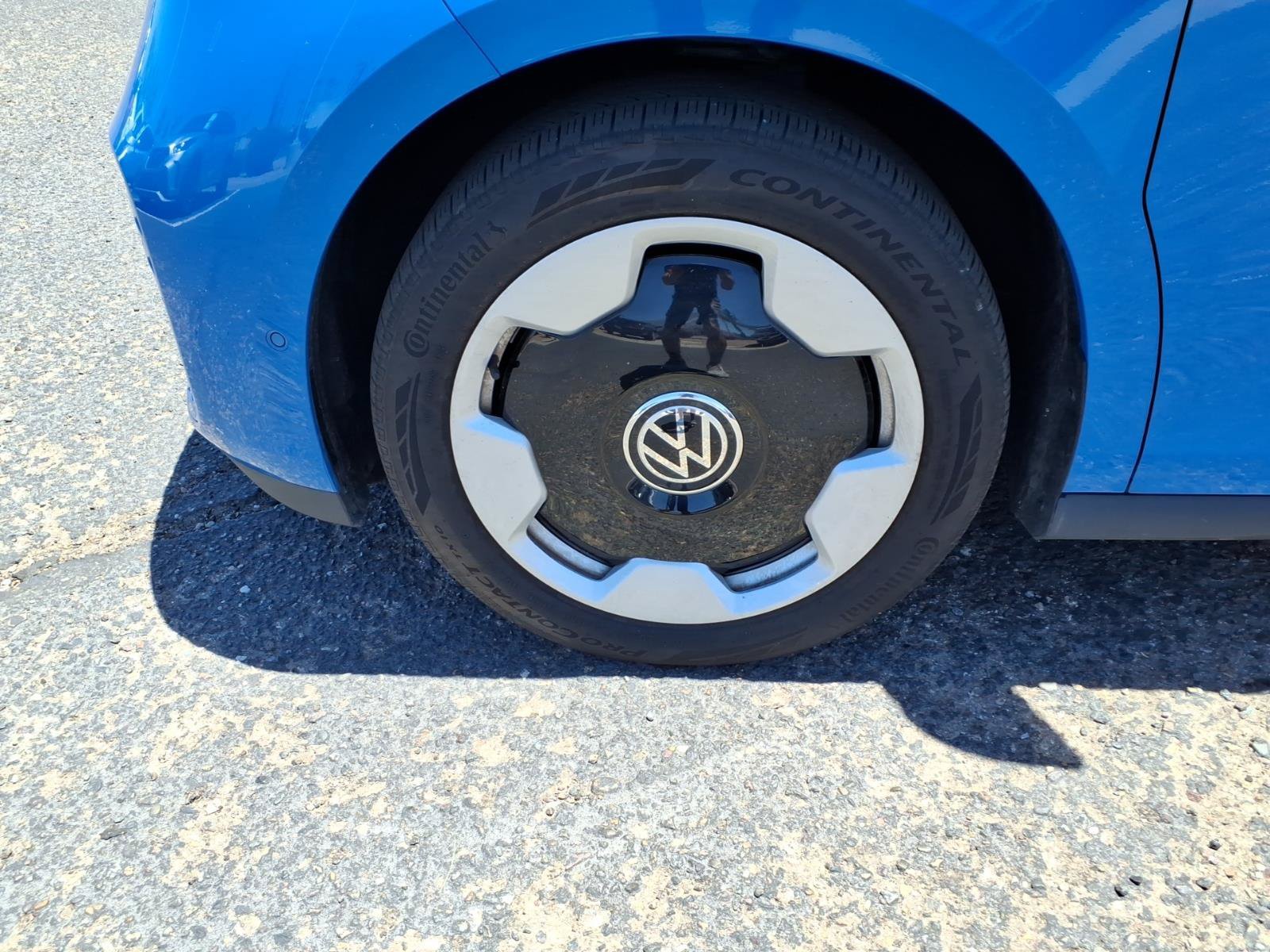 Certified 2025 Volkswagen ID. Buzz Pro S Plus RWD image 8