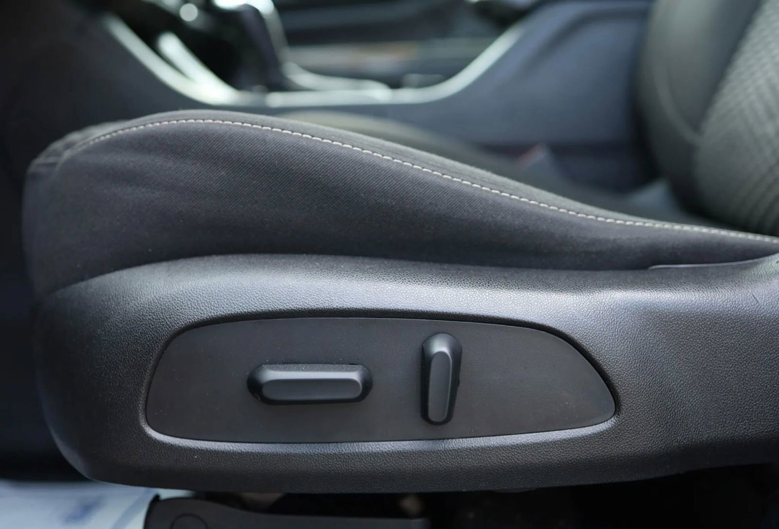 Used 2018 GMC Acadia SLE w/ LPO, Black Accent Package image 12