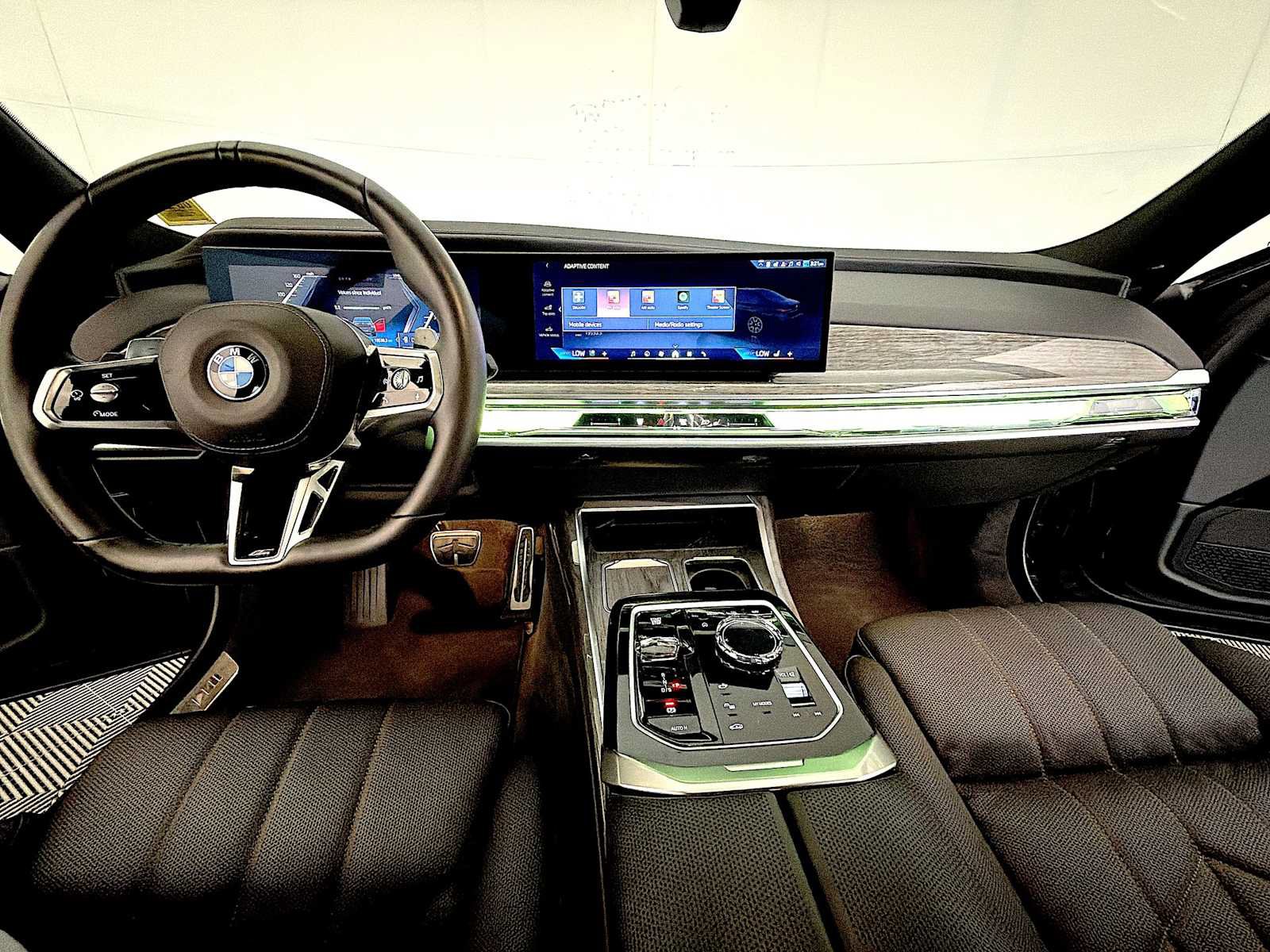 Used 2025 BMW 760i xDrive w/ Executive Package AWD/4WD image 14