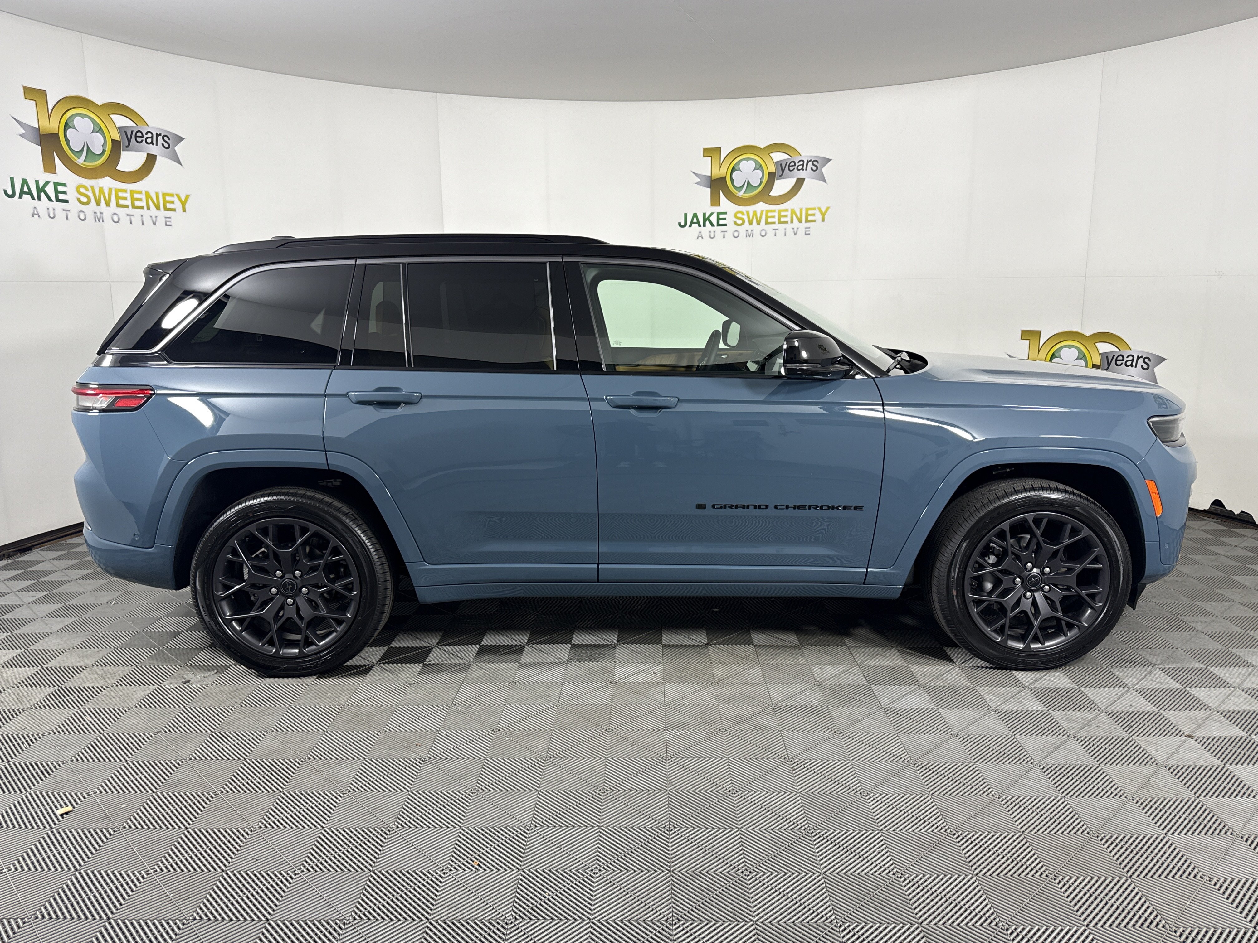 New 2027 Jeep Grand Cherokee Summit AWD/4WD image 11