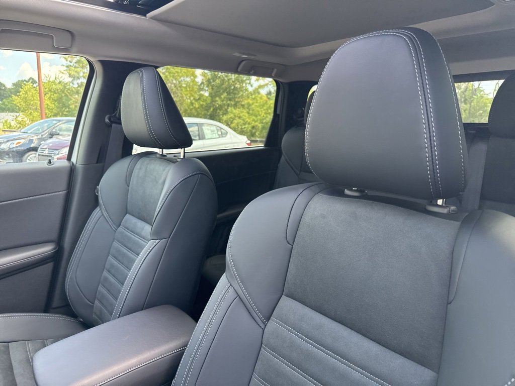 New 2025 Mitsubishi Outlander SE image 28