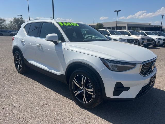 Used 2025 Volvo XC40 B5 Core w/ Climate Package image 1