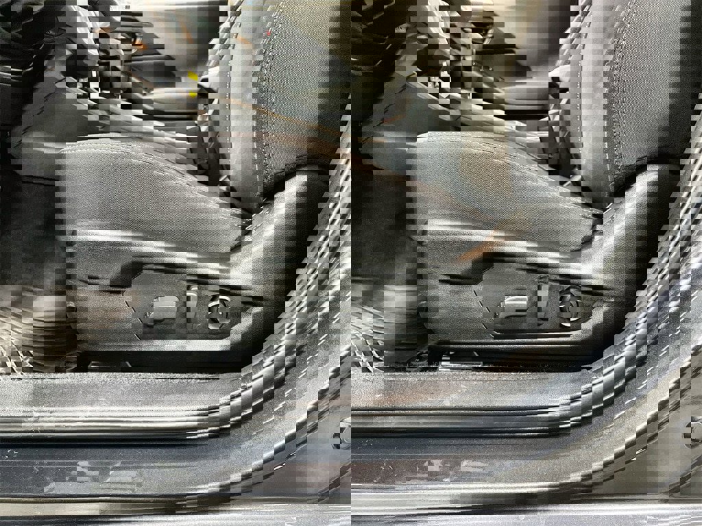 Used 2025 Subaru Crosstrek 2.0i Premium image 12