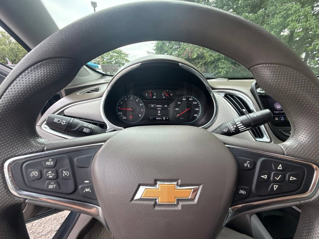 Used 2021 Chevrolet Malibu LT FWD image 19