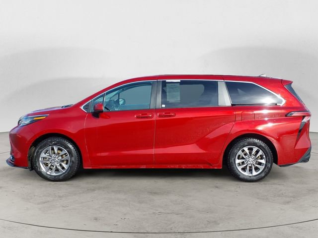 Used 2022 Toyota Sienna LE AWD/4WD image 2