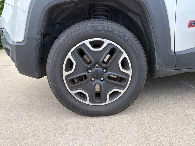 Used 2017 Jeep Renegade Trailhawk w/ Premium Trailhawk Package image 9