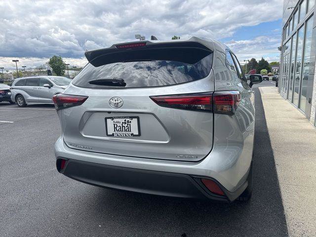 Certified 2024 Toyota Highlander LE AWD/4WD image 4