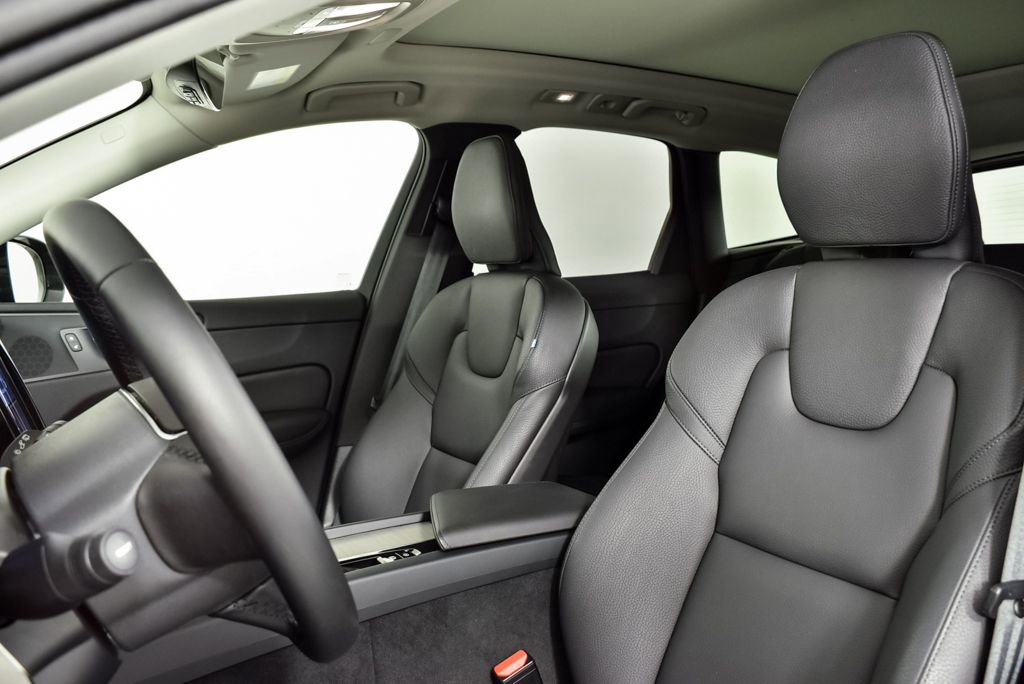 Certified 2025 Volvo XC60 B5 Plus image 7