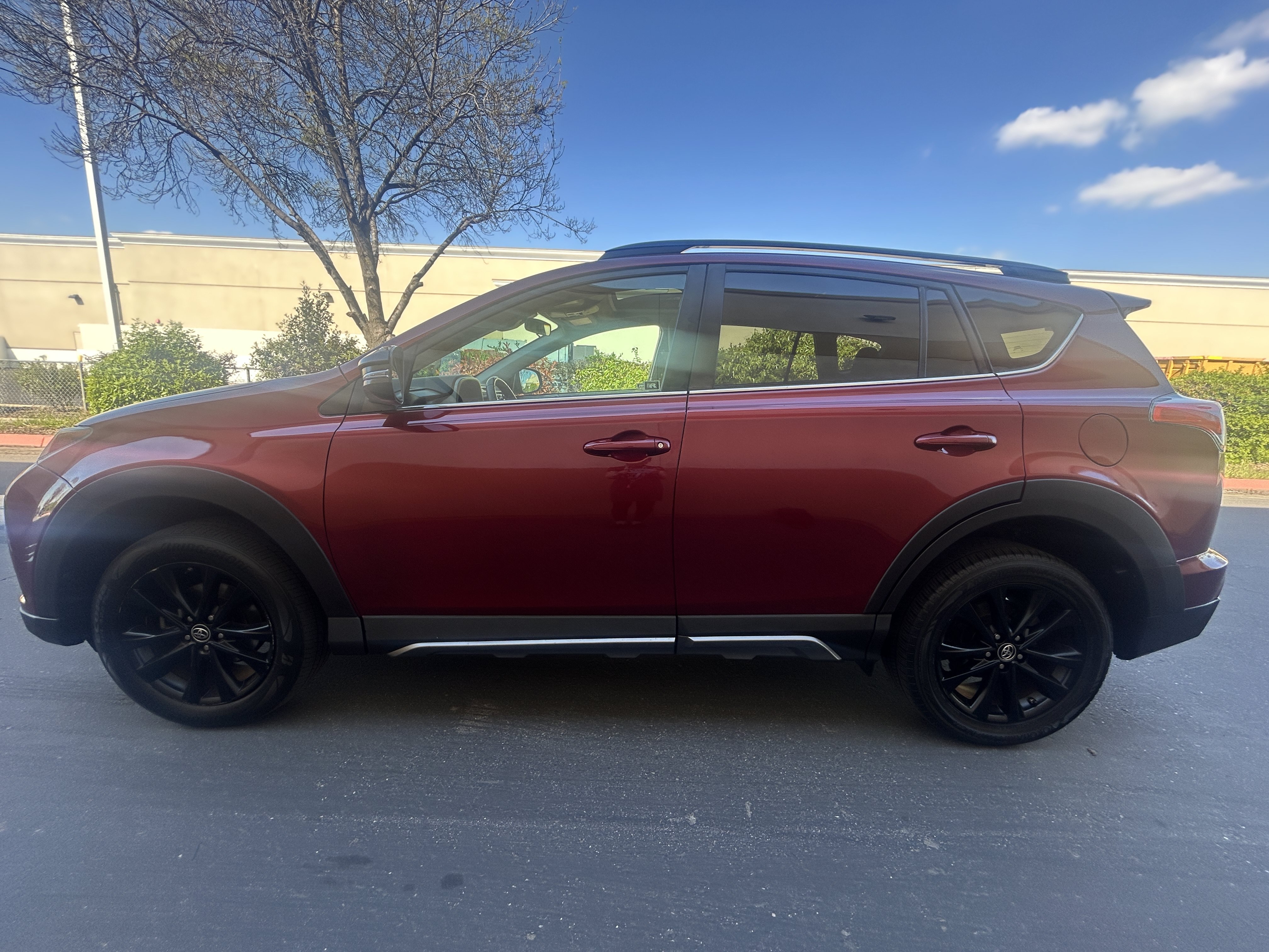 Used 2018 Toyota RAV4 Adventure AWD/4WD image 3