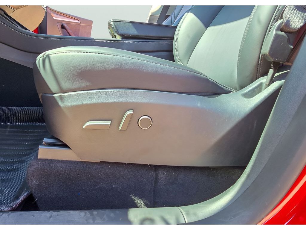 Used 2024 Tesla Model Y Long Range AWD/4WD image 15