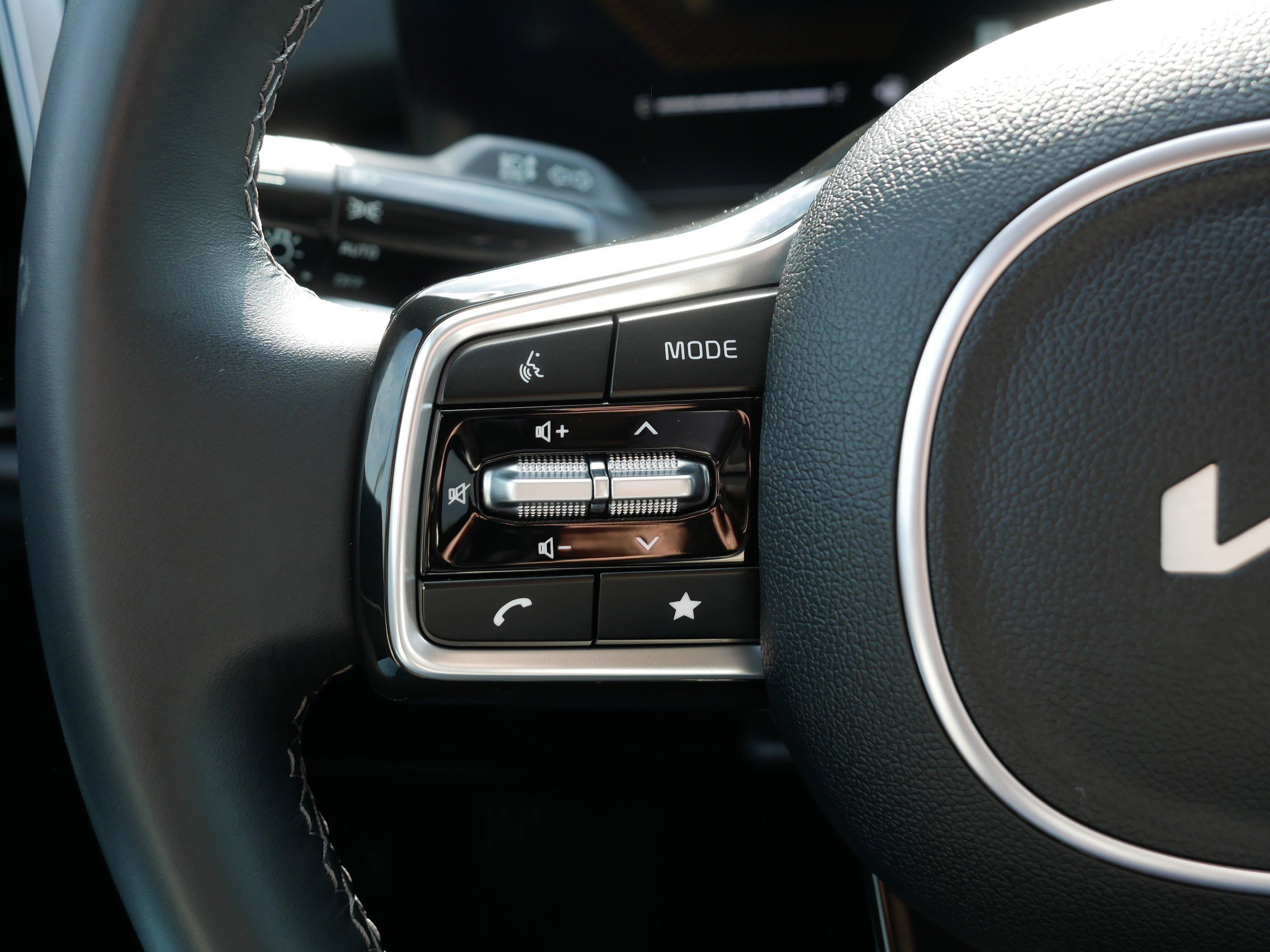 Certified 2025 Kia Sorento S w/ Panoramic Sunroof Package image 31