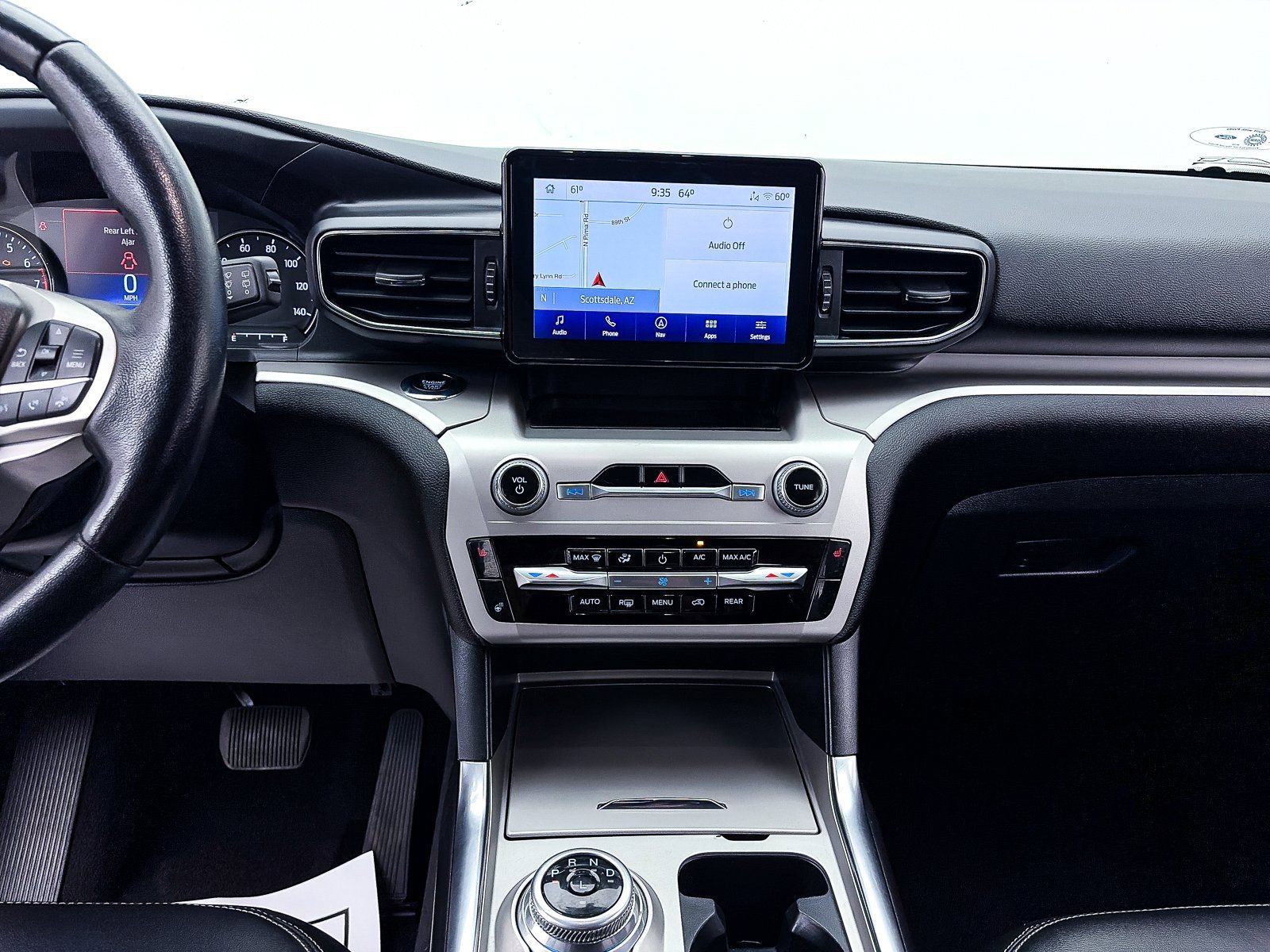 Used 2022 Ford Explorer XLT w/ Equipment Group 202A image 8