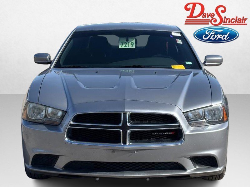 Used 2013 Dodge Charger SE RWD image 2