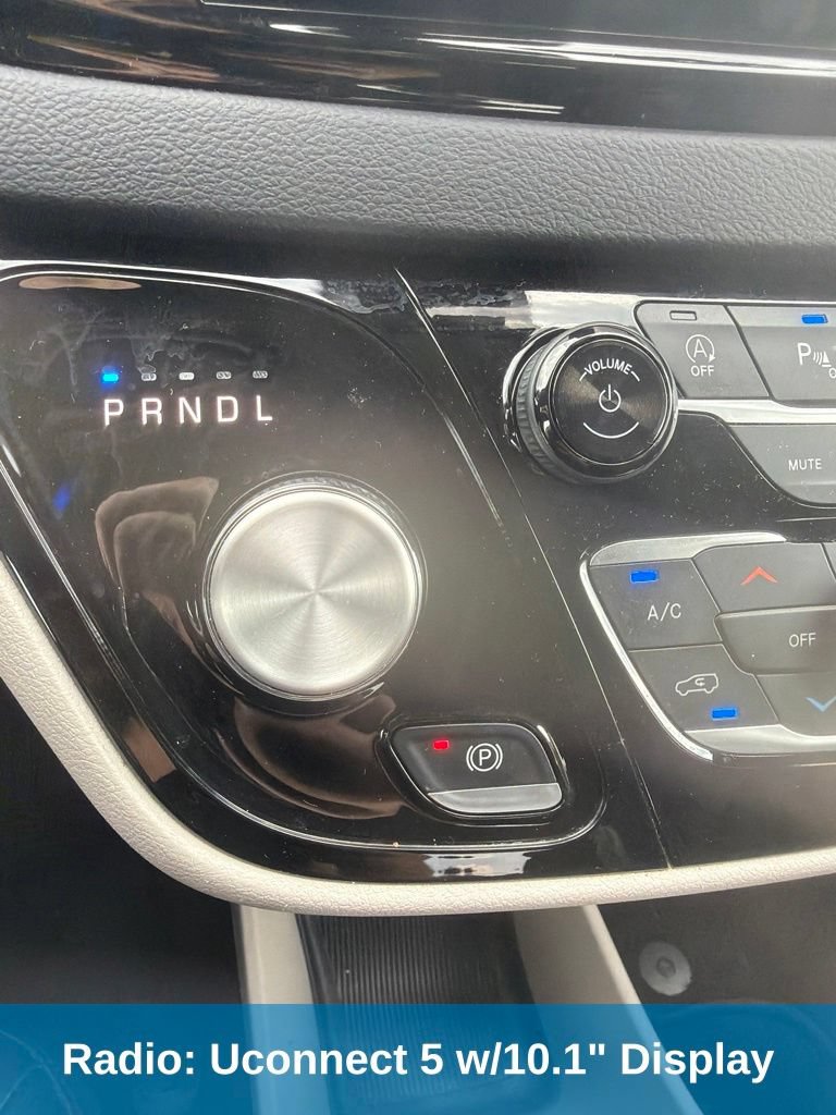 Used 2024 Chrysler Pacifica Touring-L FWD image 6