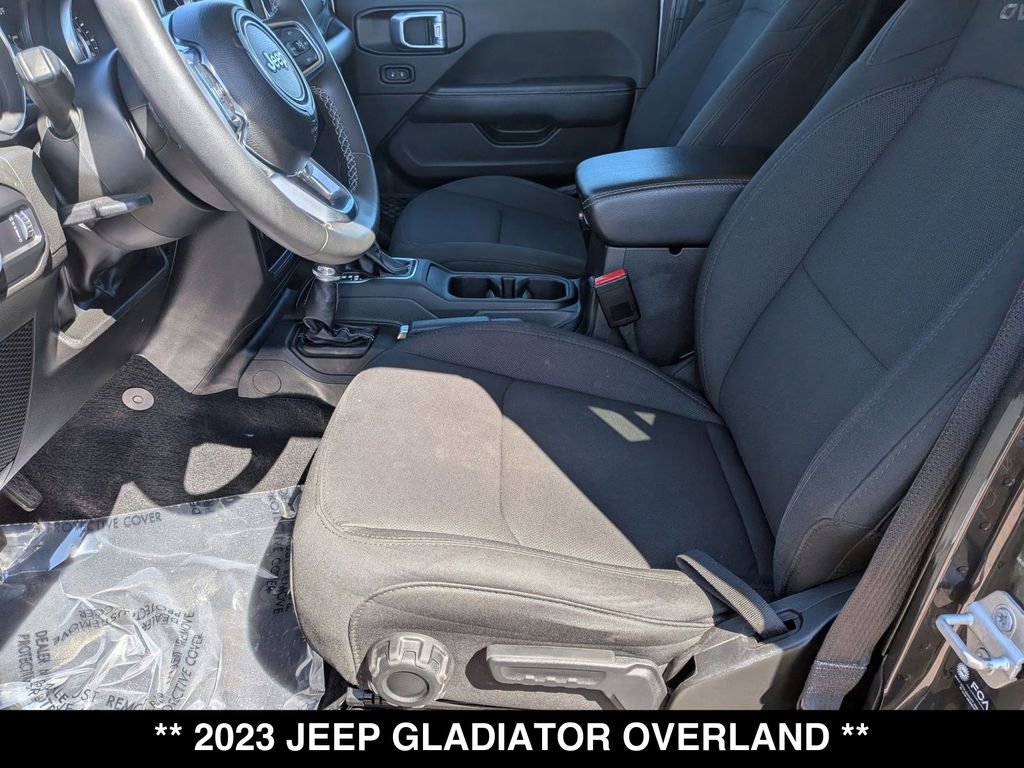 Used 2023 Jeep Gladiator Overland AWD/4WD image 19