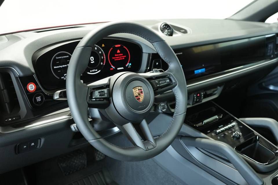 New 2026 Porsche Cayenne Coupe AWD/4WD image 4