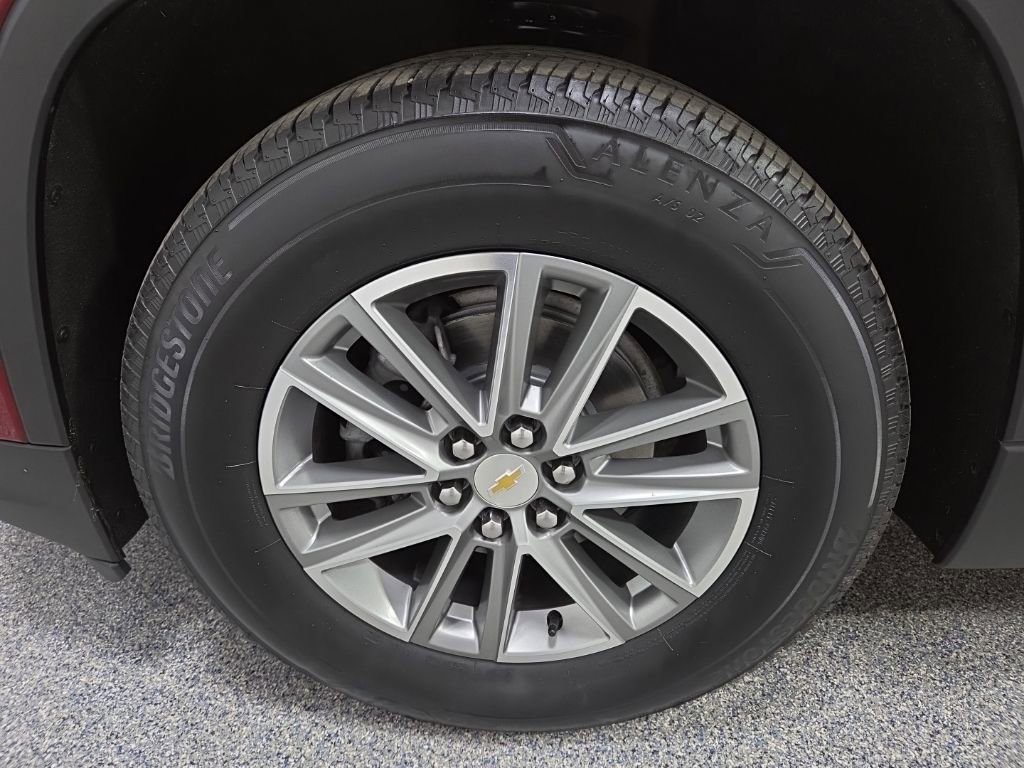 Used 2023 Chevrolet Traverse LT image 42