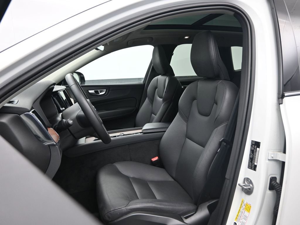 Used 2024 Volvo XC60 B5 Plus w/ Protection Package Premier image 18