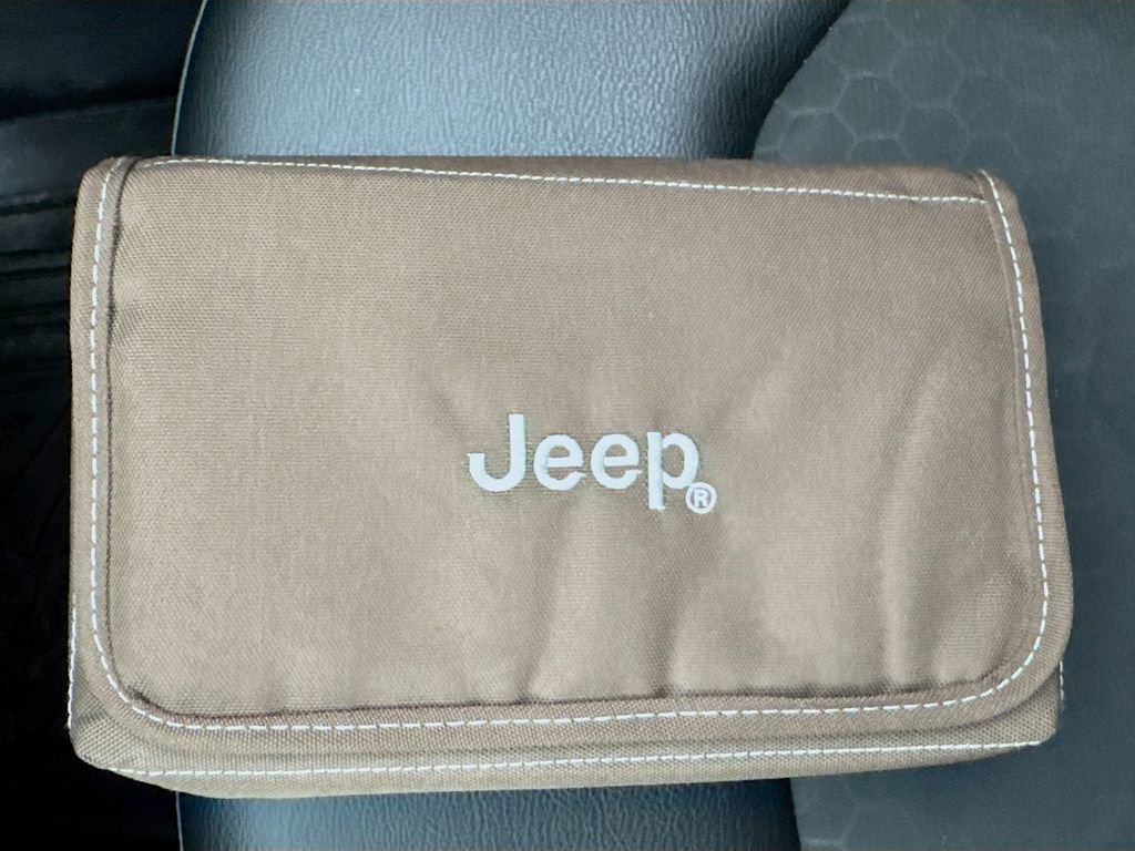 Used 2017 Jeep Compass Latitude FWD image 34