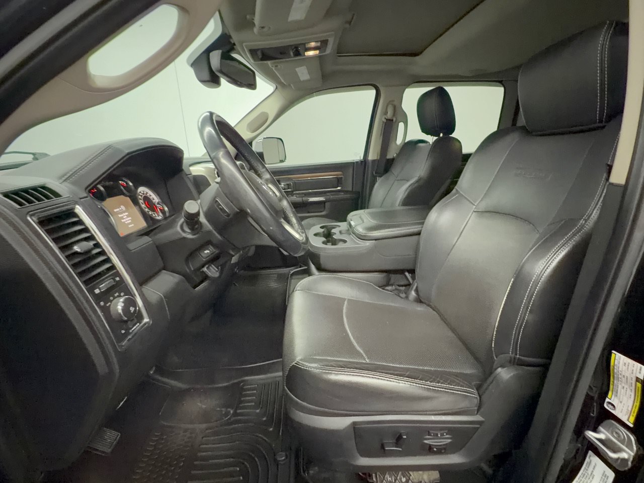 Used 2014 RAM 3500 Laramie w/ Convenience Group AWD/4WD image 5