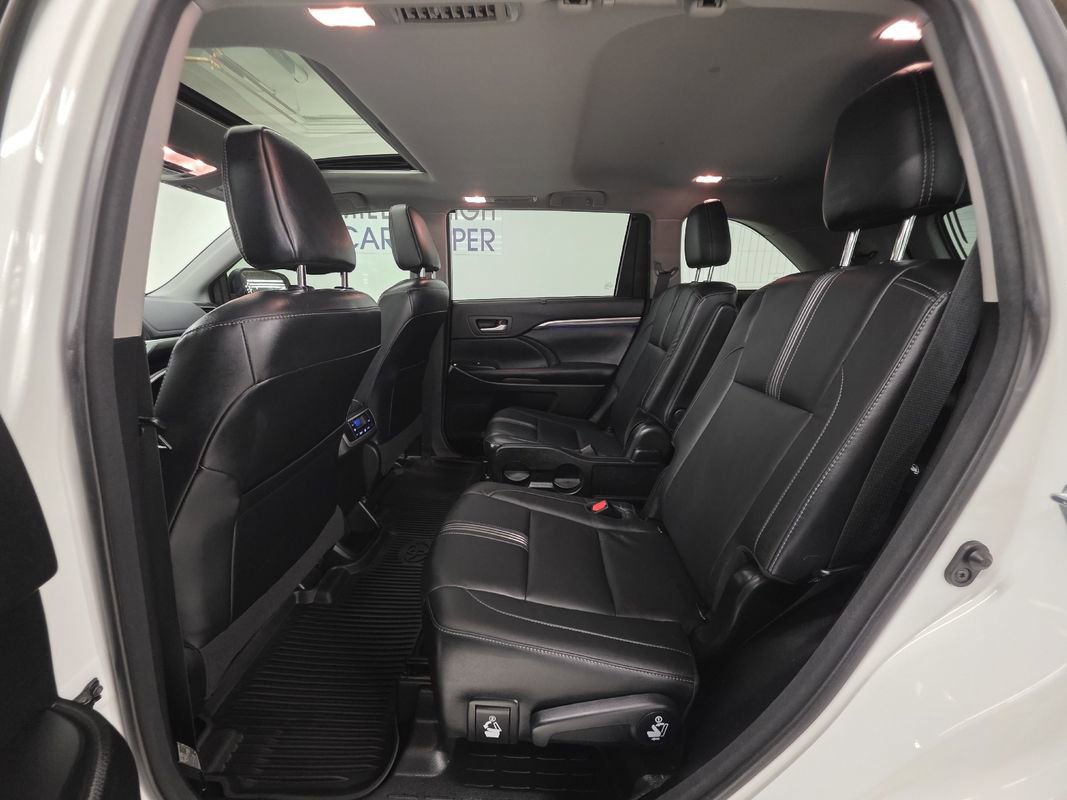 Used 2017 Toyota Highlander SE image 8