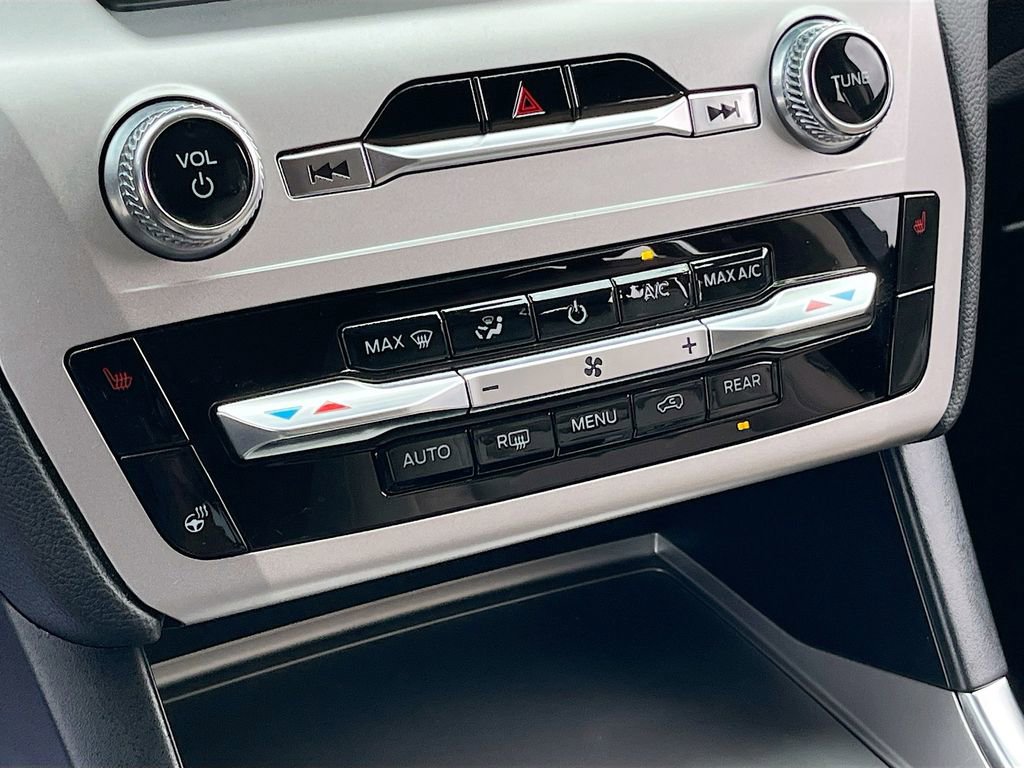 Used 2022 Ford Explorer XLT w/ Equipment Group 202A image 15