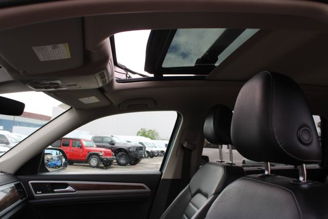 Used 2018 Volkswagen Atlas SEL Premium AWD/4WD image 32
