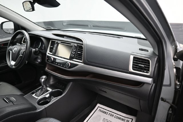 Used 2019 Toyota Highlander Plus AWD/4WD image 8