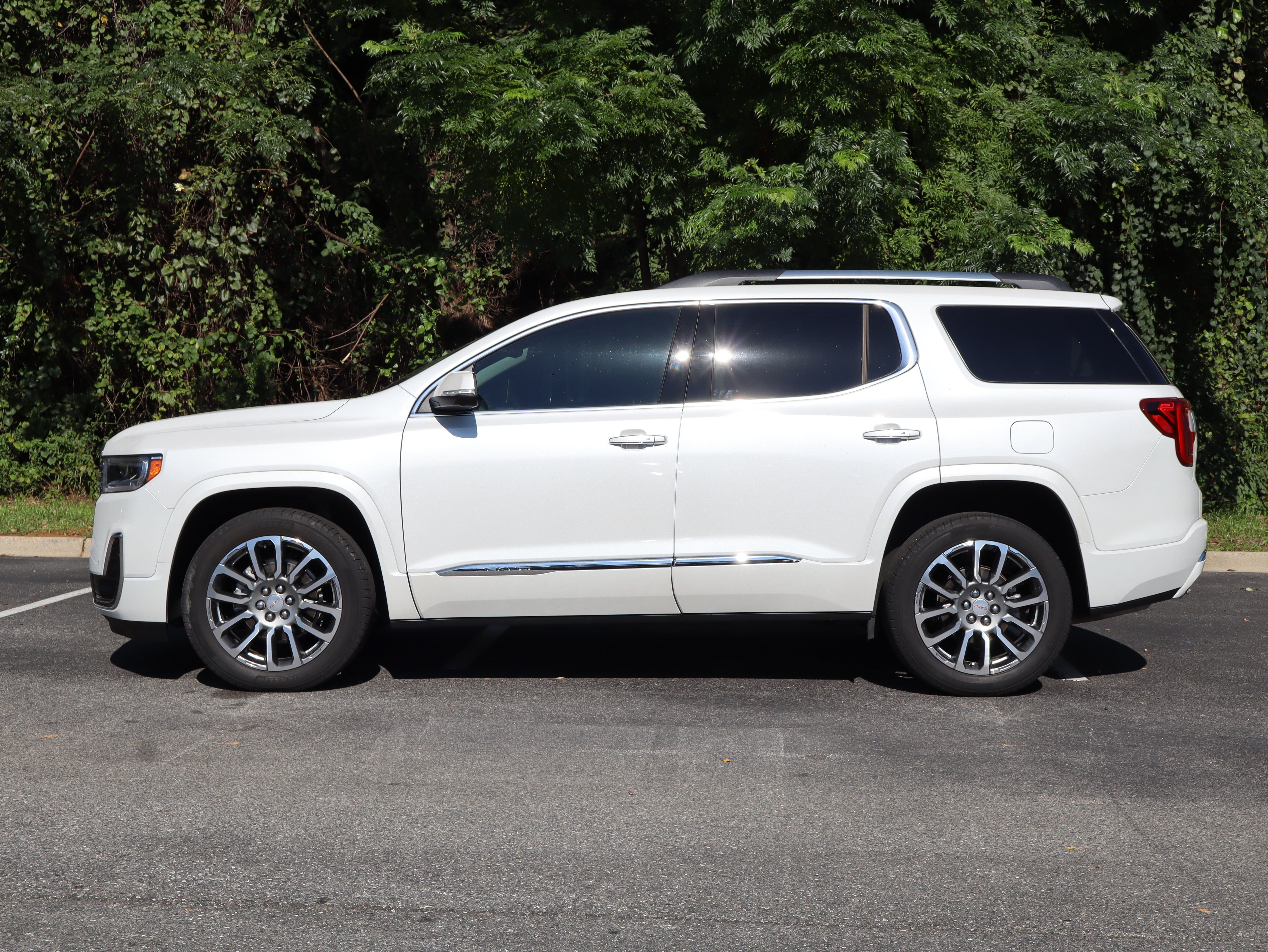 Used 2023 GMC Acadia Denali w/ Denali Ultimate Package FWD image 6