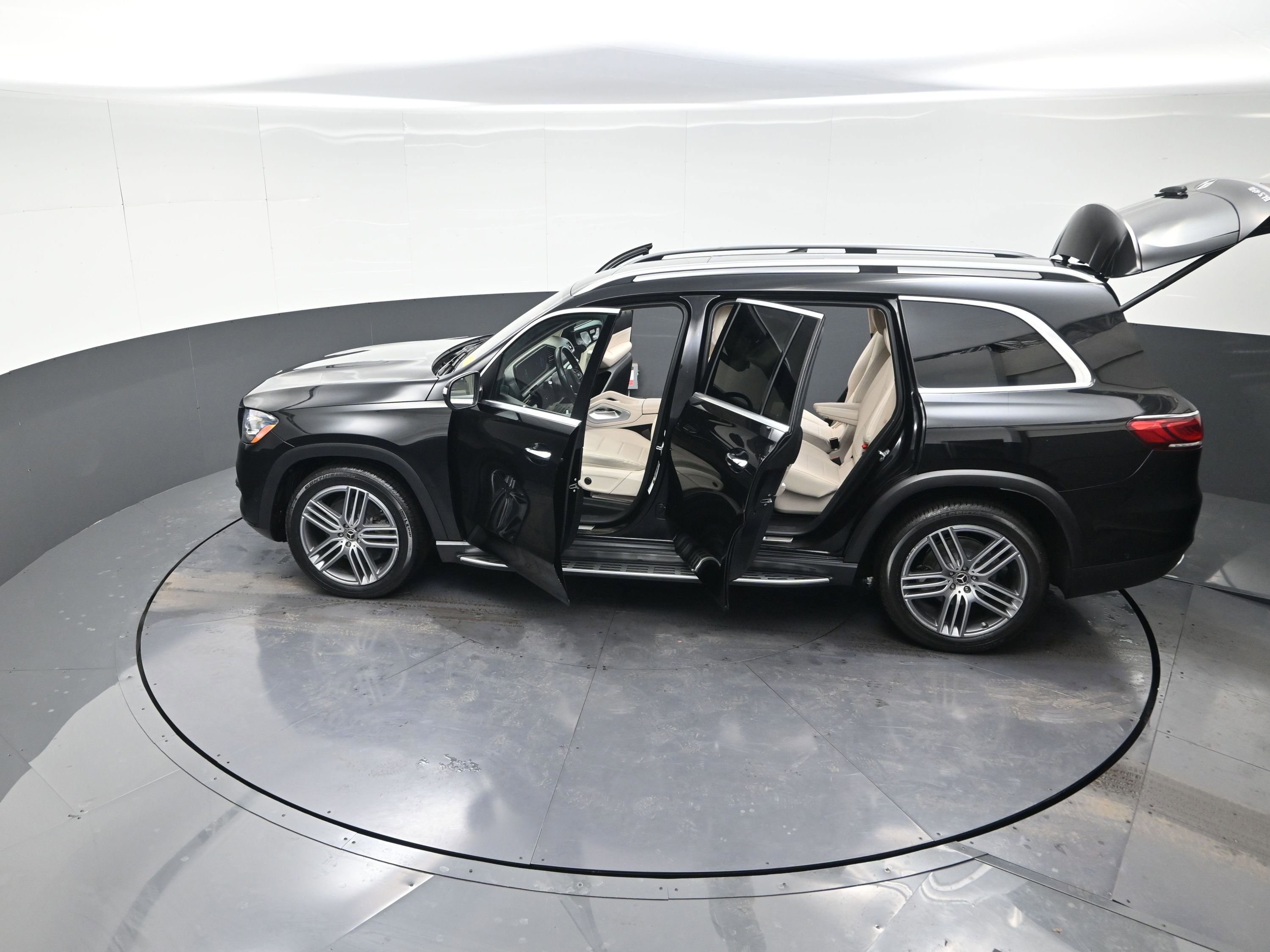 Used 2021 Mercedes-Benz GLS 450 4MATIC image 15